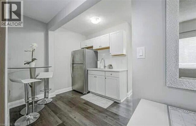 Photo du bâtiment - 83 Gibson Ave