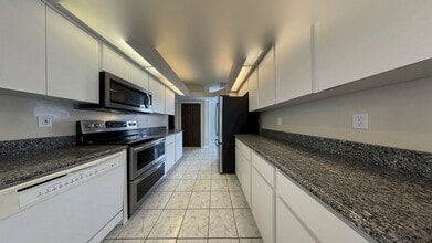 Building Photo - 13131 Zarbis Dr