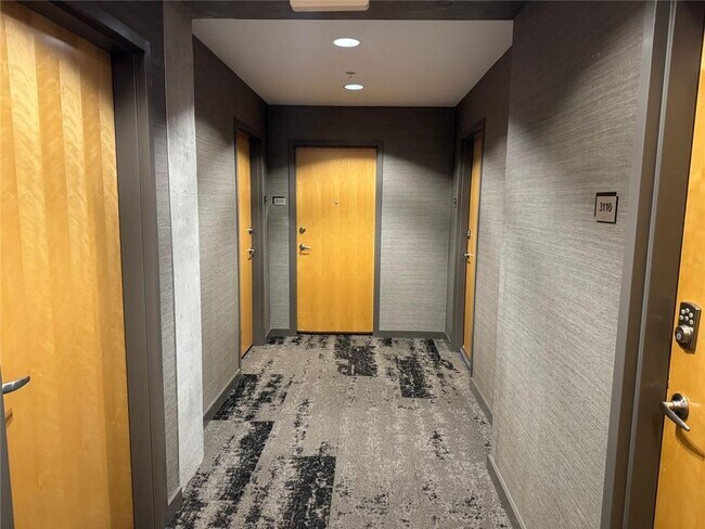 Building Photo - 400 W Peachtree St NW
