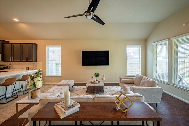 Foto del edificio - 4423 Hidden Oaks Wy