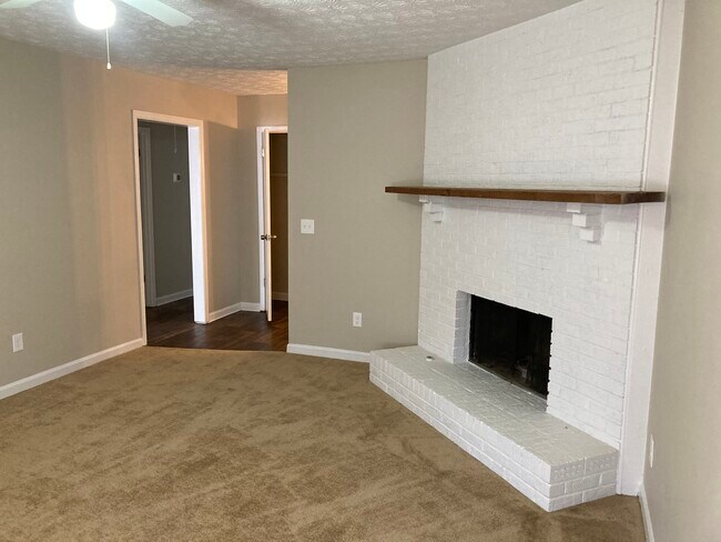 Family room with fireplace - 725 Bellemeade Way SW
