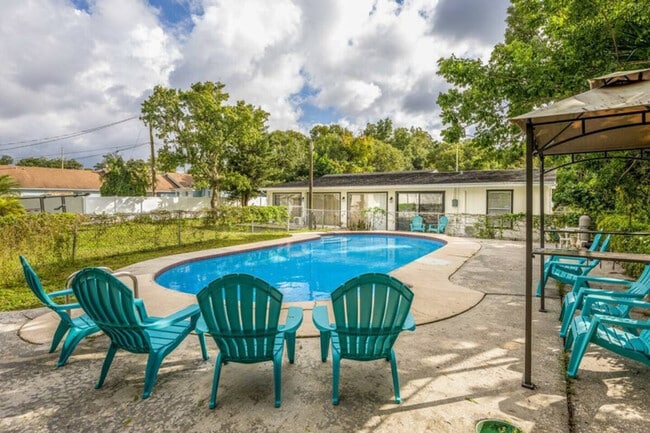 Foto del edificio - 2233 E Kaley Ave