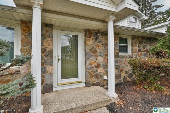 Foto del edificio - 900 Mine Lane Rd