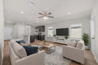 Building Photo - 8303 Amaryllis Ct