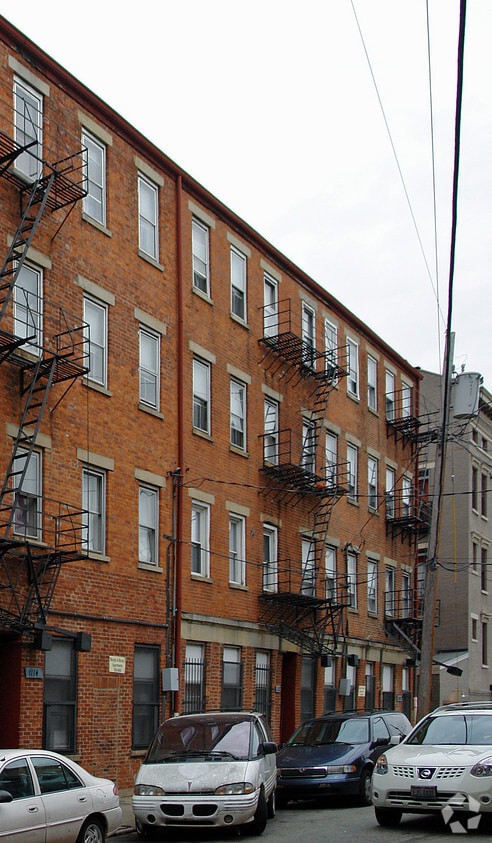 Building Photo - Broadway Square