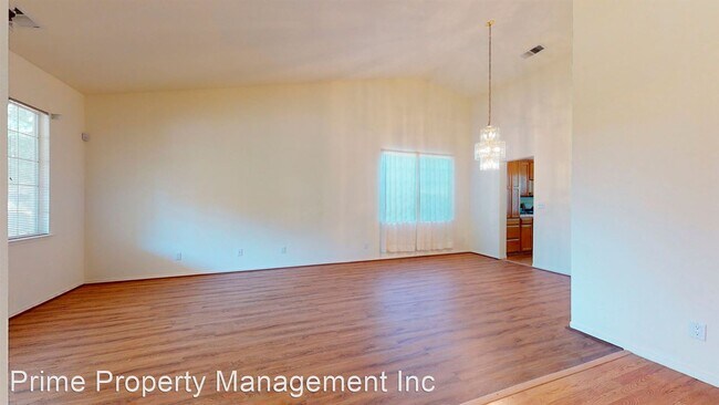 Building Photo - 3 br, 2 bath House - 1042 Calaveras Street