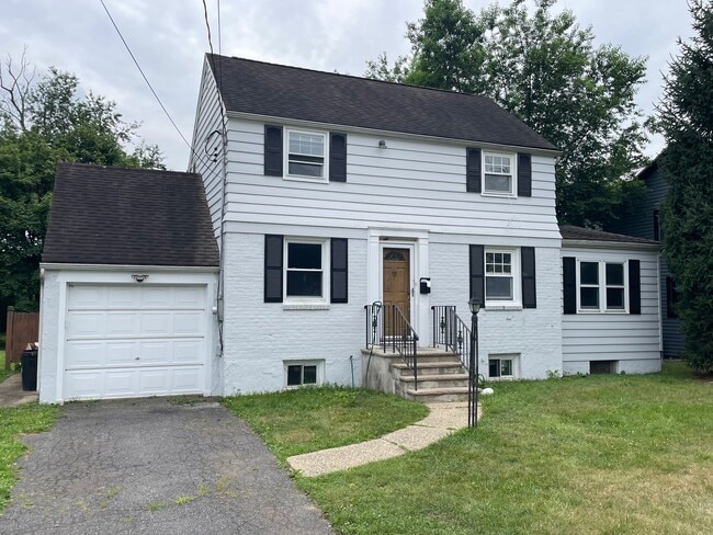 Building Photo - 218 Ridge St