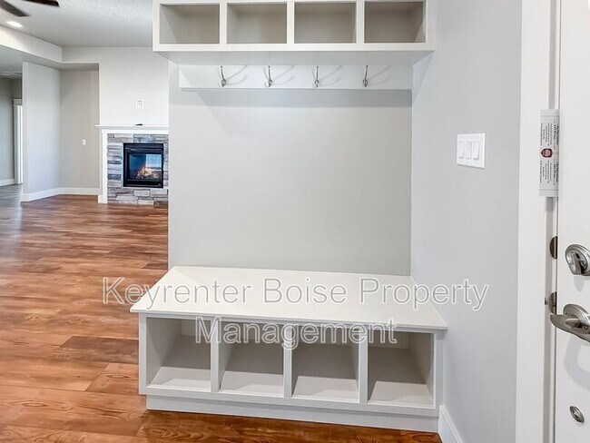 Foto del edificio - 4379 E Wedge St