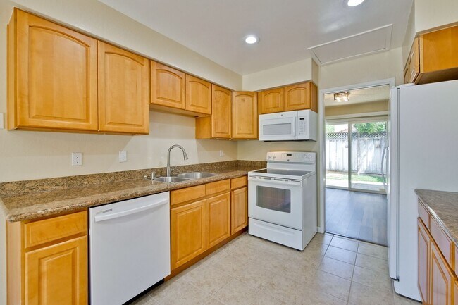 Foto del edificio - Beautiful 3 bedroom 2 bath Single Family Home $5200