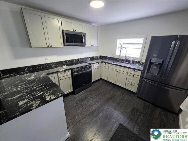 Building Photo - 327 N Lehigh Ave