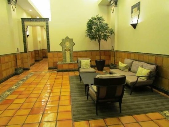 Foto del edificio - Beautiful and Historic condo just steps fr...
