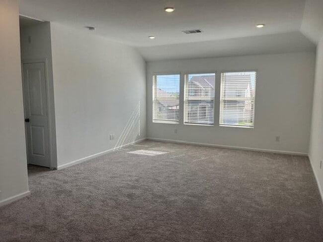 Building Photo - 3004 Avalos Dr