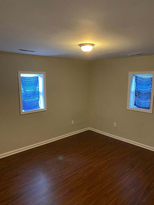 Building Photo - 1812 Ozone Ct