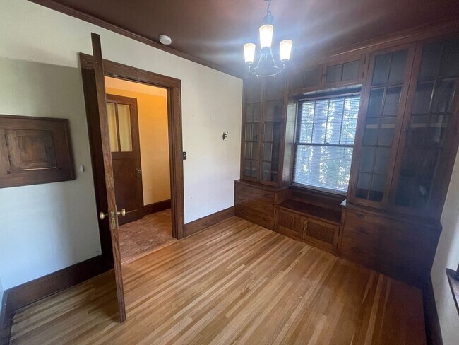 Foto del edificio - 414 N 19th Ave E