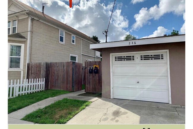 Building Photo - 246 E 49th St