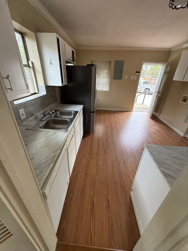 Foto del edificio - 5317 Purington Ave