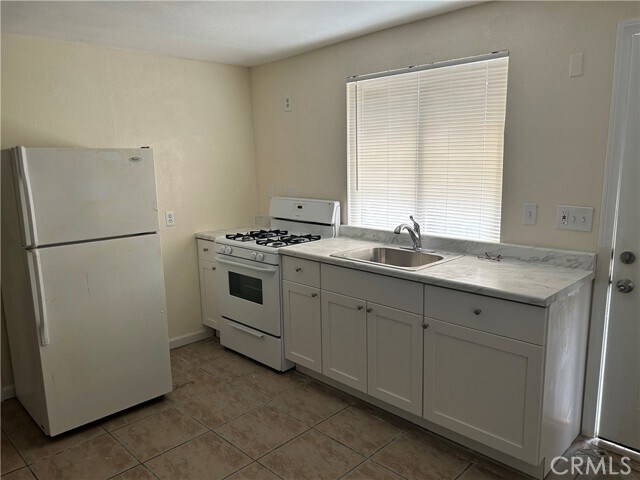 Foto del edificio - 632 N Birch Ave
