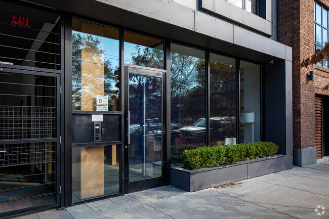 Foto del edificio - 868 Lorimer St