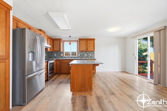 Foto del edificio - 15608 NE 44th St