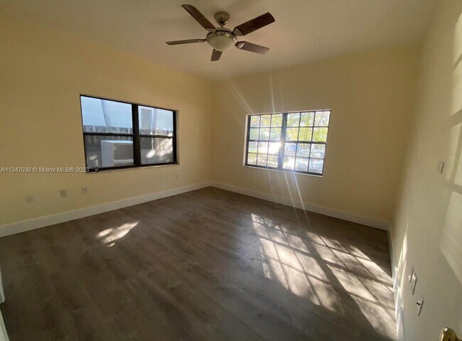 Foto del edificio - 3739 Sheridan Ave
