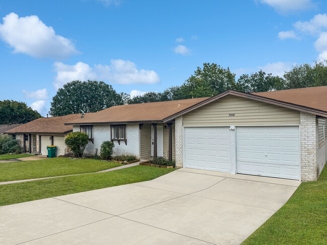 Building Photo - 7510 Old Spanish Trail