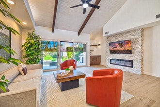 Building Photo - 352 Forest Hills Dr