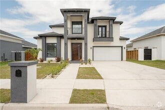 Building Photo - 1711 Lago Delton