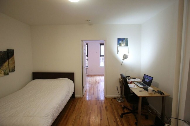 Foto del edificio - 240 W 15th St