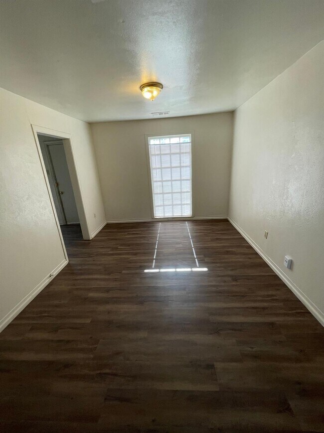 Building Photo - 2119 32nd St