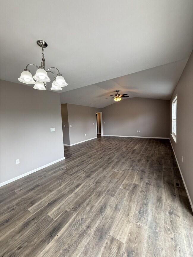 Foto del edificio - 4BR Basement Home