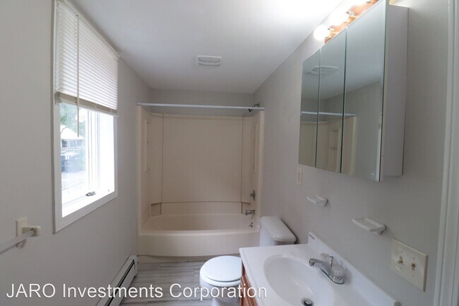 Building Photo - 4 br, 1 bath House - 27 Julius St.