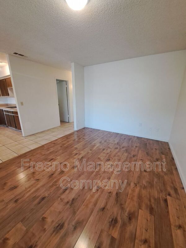 Building Photo - 2318 N Angus Ave