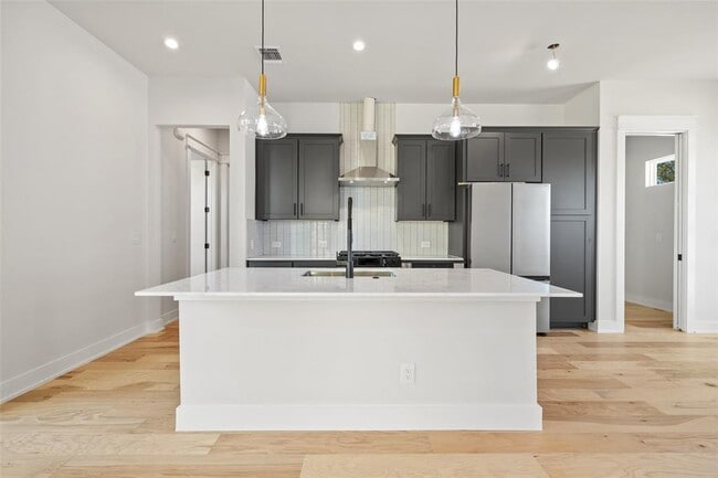 Foto del edificio - 6305 Friendswood Dr