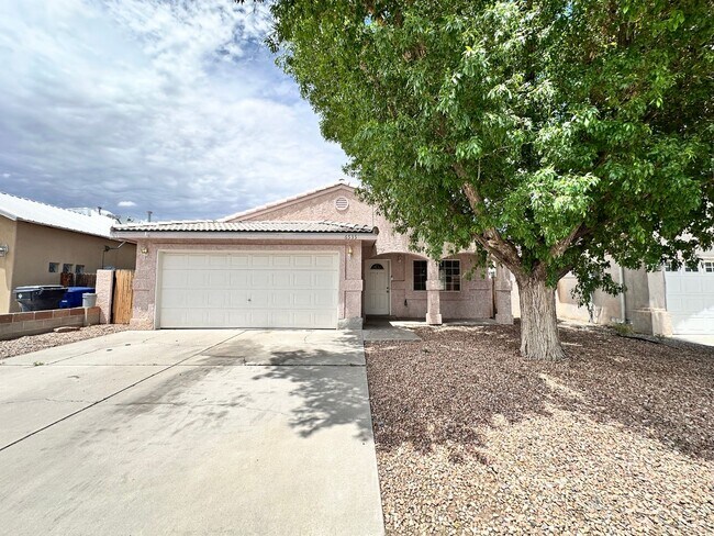 Foto del edificio - 3 Bedroom 2 Bathroom 2 Car Garage