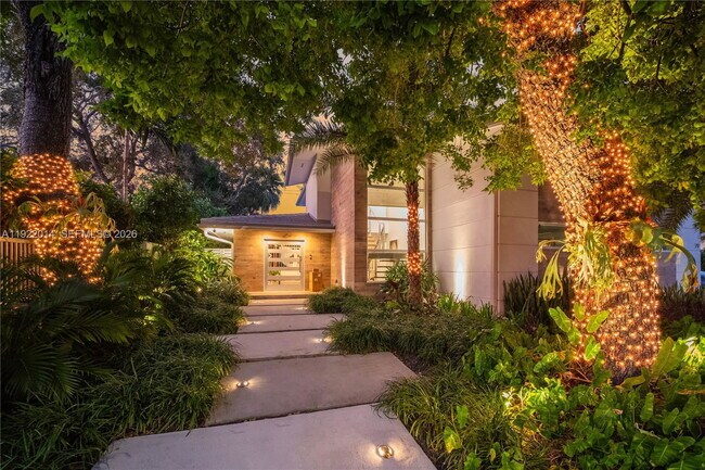 Foto del edificio - 79 Shore Dr W