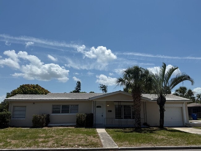 Building Photo - Tyrone single family home 2/1