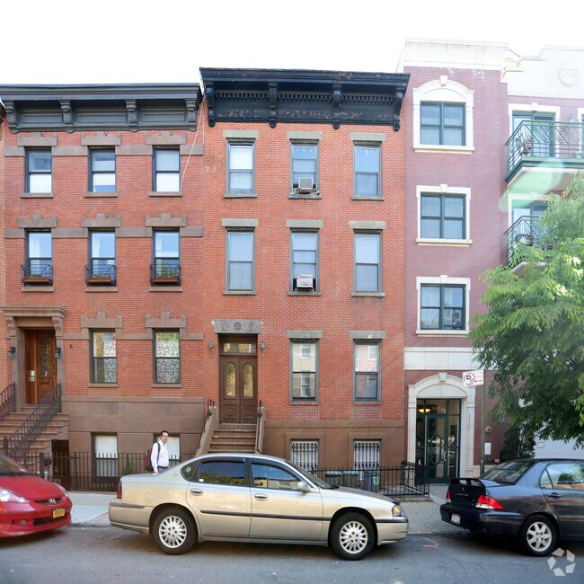Building Photo - 341 Union St