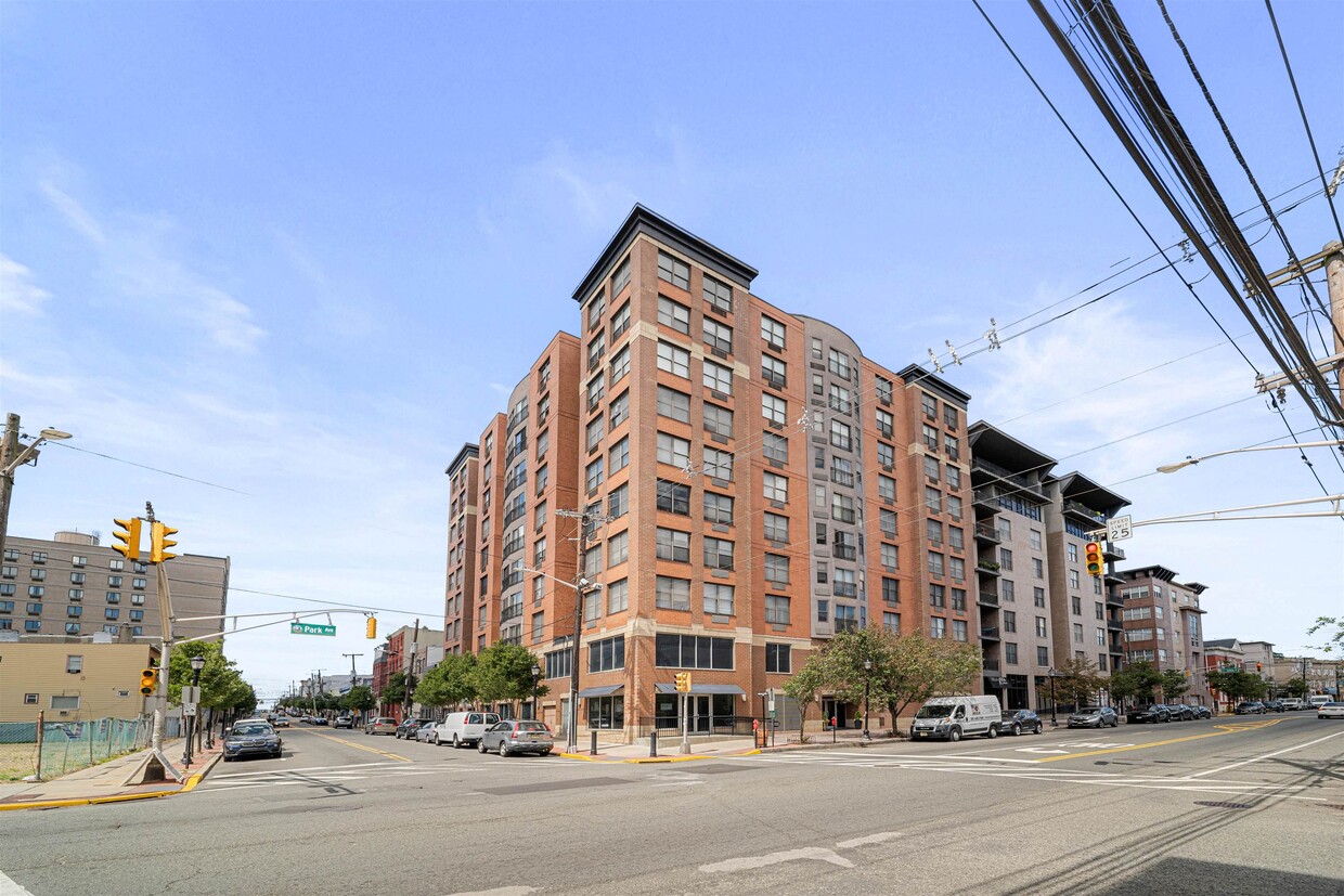 Primary Photo - 4301 Park Ave