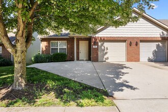 Building Photo - 701-703-703 Glenstone Dr