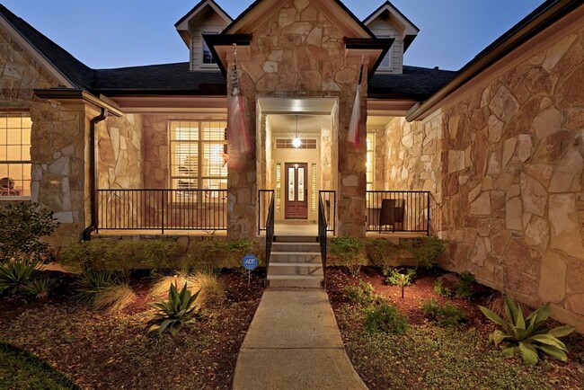 Foto del edificio - 131 Eaton Ln