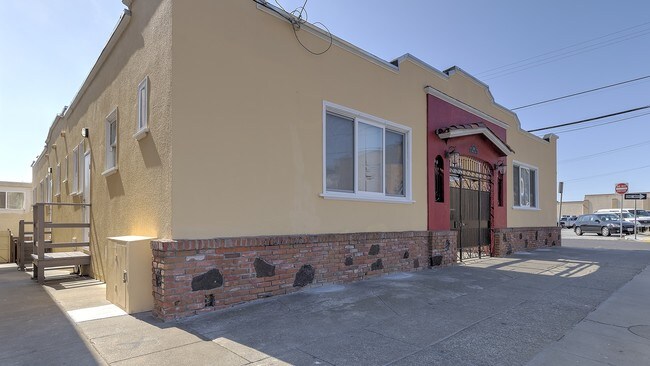 Building Photo - 410 Maple Ave