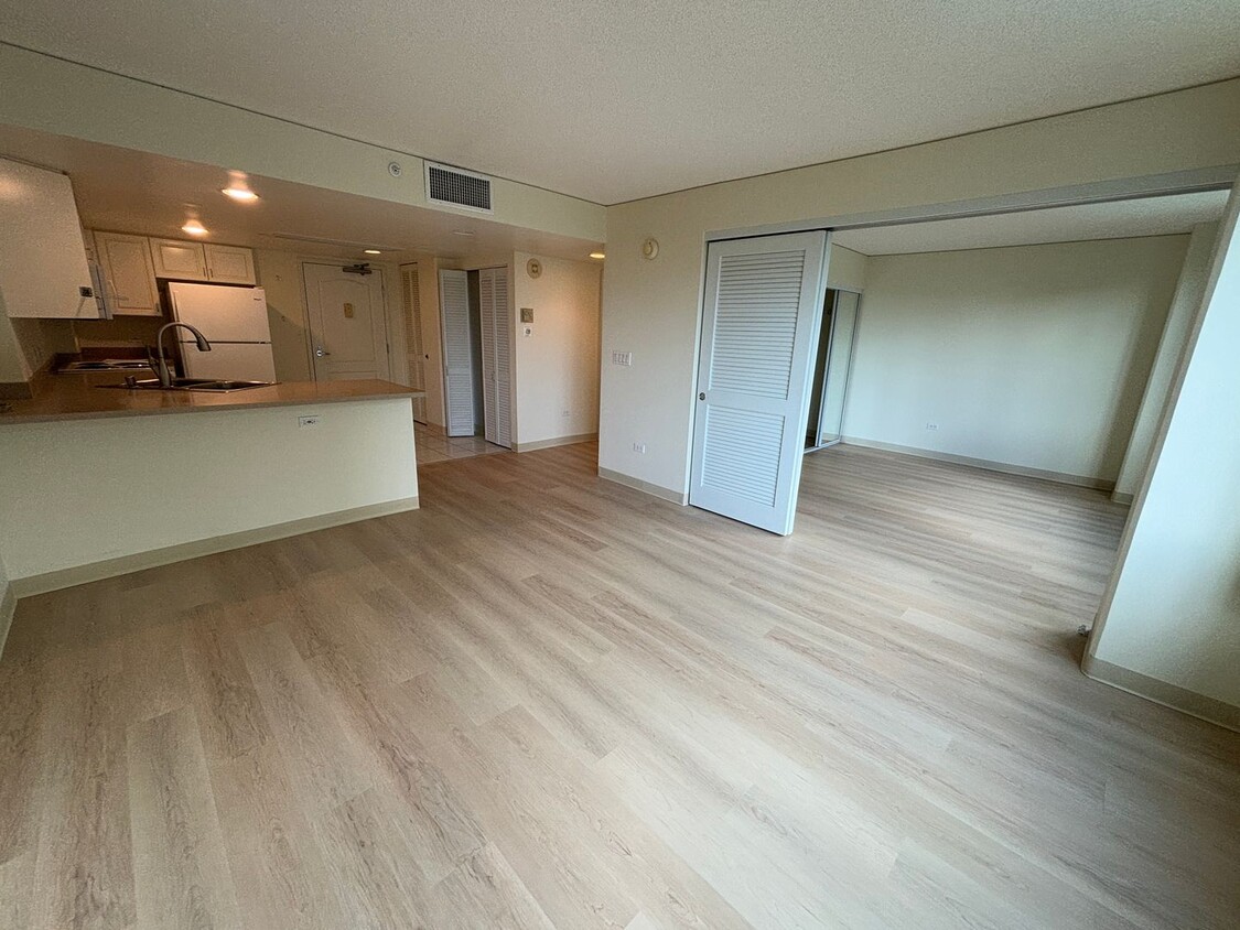 Foto principal - One Kalakaua Senior Living for 55+/2 bdrm,...