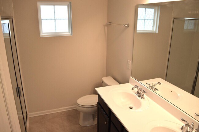 Building Photo - 375 Manning Ln