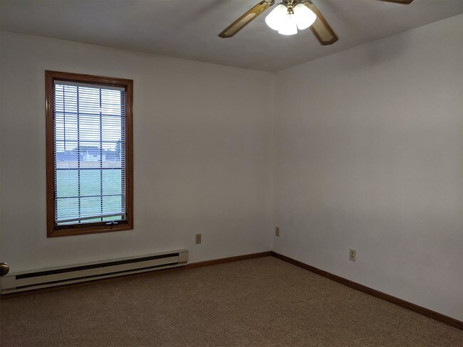 Building Photo - 5189 Cheney Dr