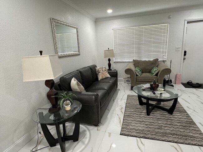 Foto del edificio - 6517 SW 18th St
