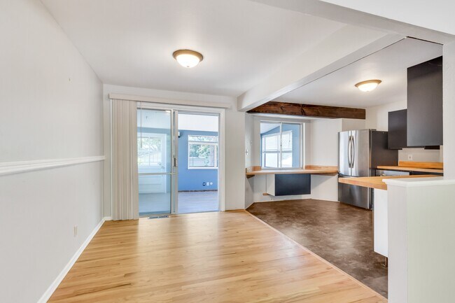 Foto del edificio - 8355 Eaton Way