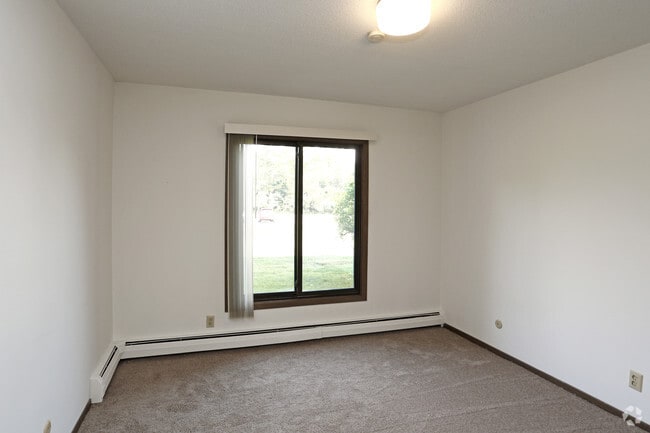 Bedroom - Highland Village Apartments