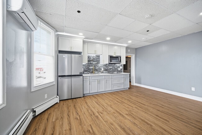 Building Photo - 32 W Main St