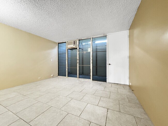Foto del edificio - Pet Friendly Pualei Circle Condo with One ...