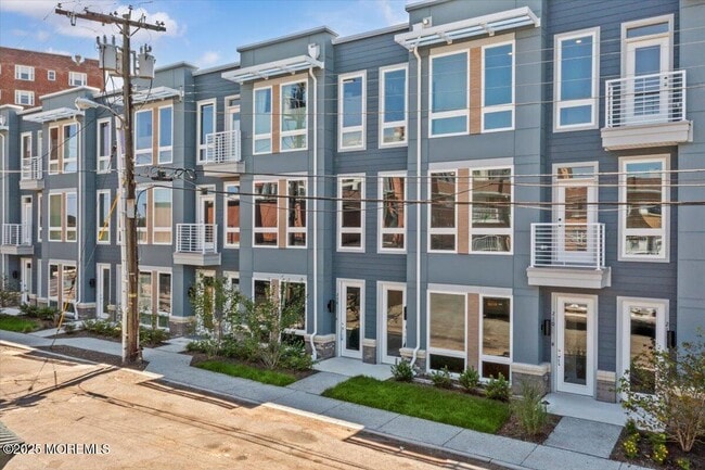 Building Photo - 1403 Kingsley St